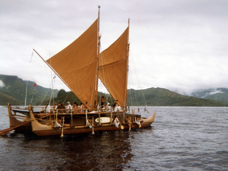 The Hokule'a in 1992