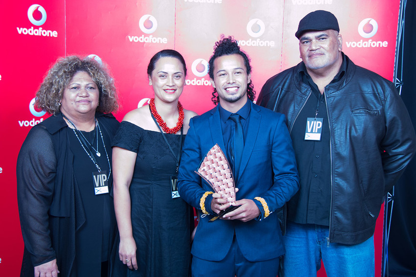Tommy Nee & the Fuemana family with his Most Promising Artist award