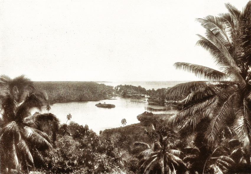 A distant view of Safune, circa 1912. (‘Samoa,’ by Erich Scheurmann, Serbst-Verlag Erich Scheurmann, Horn in Baden, Germany, 1926).