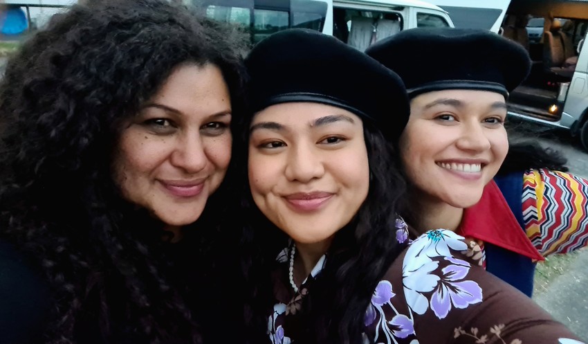 Vea with girls on the Panthers set