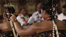 Adorn: Tongan Tau'olunga Bun