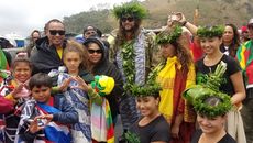 JASON MOMOA VISITS MAUNA KEA & CONTINUES SUPPORT WITH HIS FAMILY 