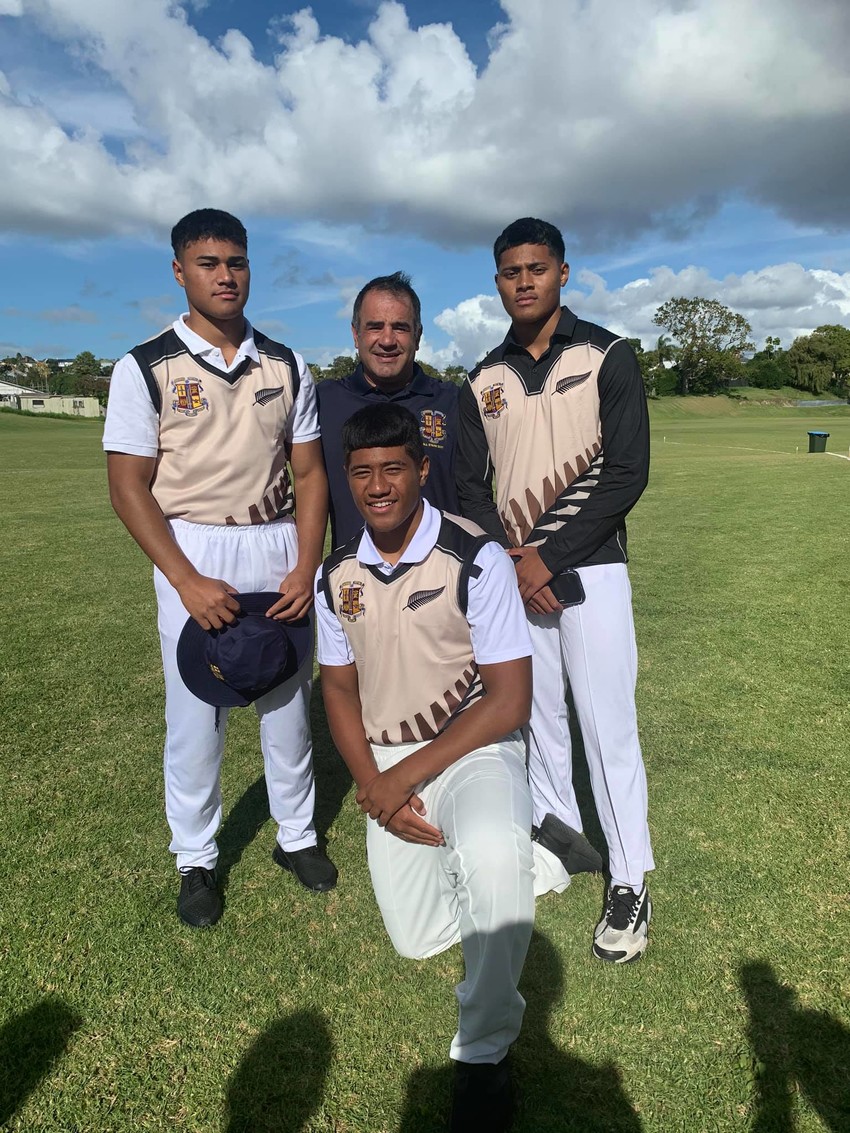 Rugby league legend & St Pauls old boy Stacey Jones with some of the St Pauls 1st XI Photo Credit: Serah Cowley-Lupo