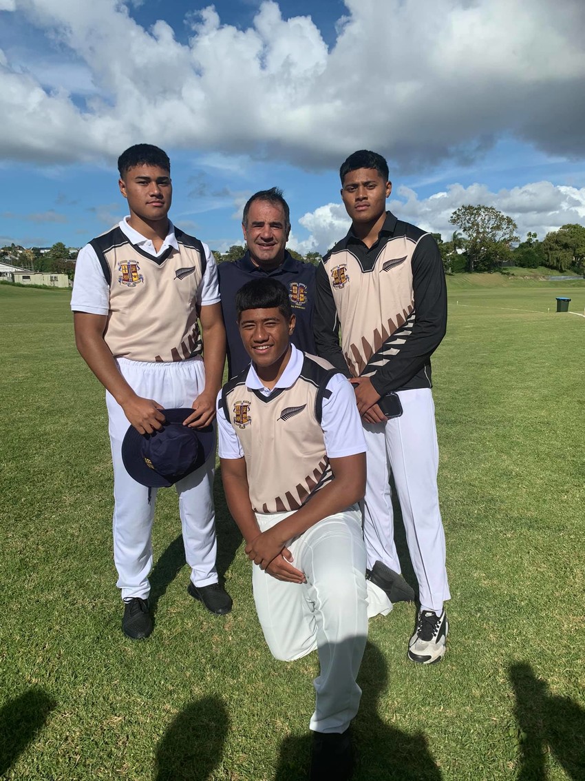 Rugby league legend & St Pauls old boy Stacey Jones with some of the St Pauls 1st XI Photo Credit: Serah Cowley-Lupo