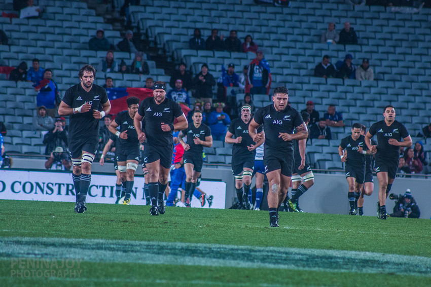All Blacks run back to their 22