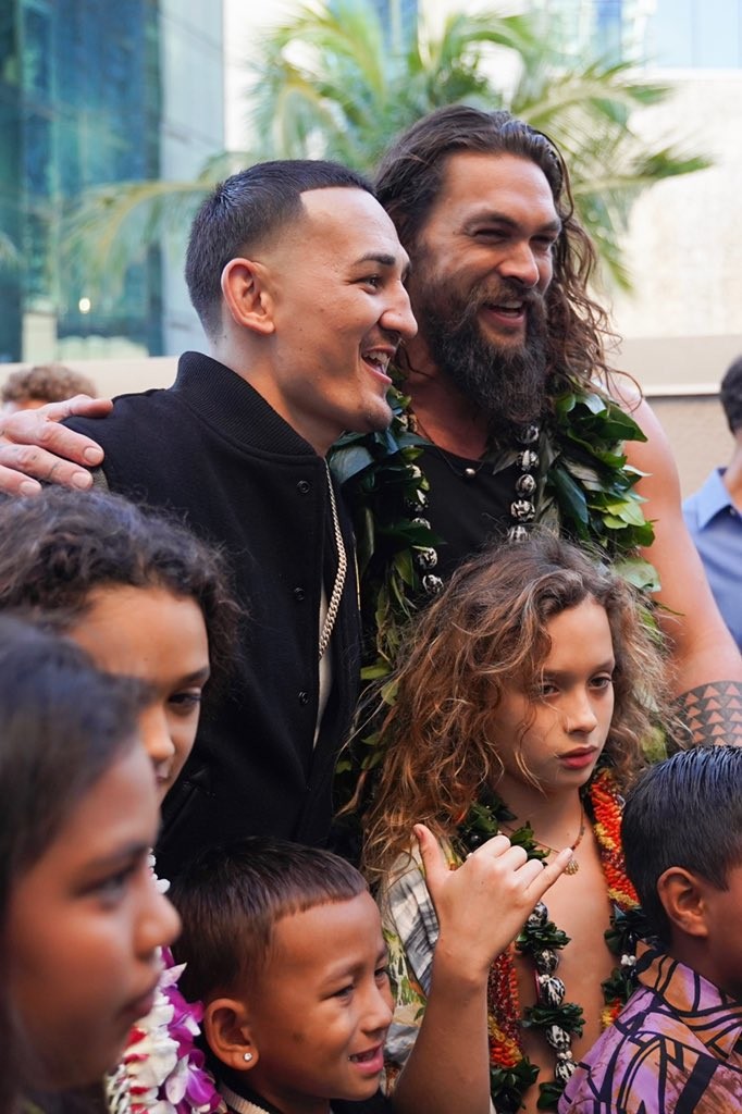 Jason & his children with MMA Featherweight champion Max Holloway & his son