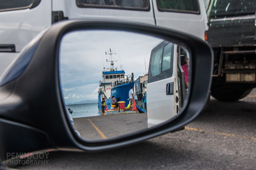 Lining up on the Savaii side to get on the ferry