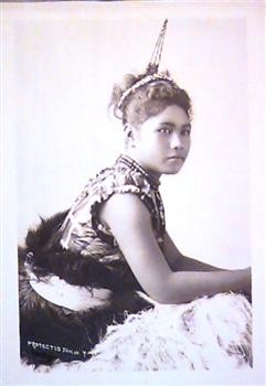 Unknown woman sits on Ie Sina
