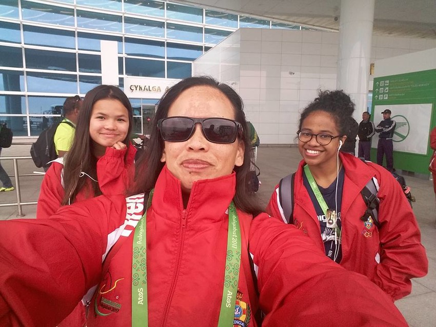 Coach Vila Day with 2 of the swimmers - Noelani & Charissa