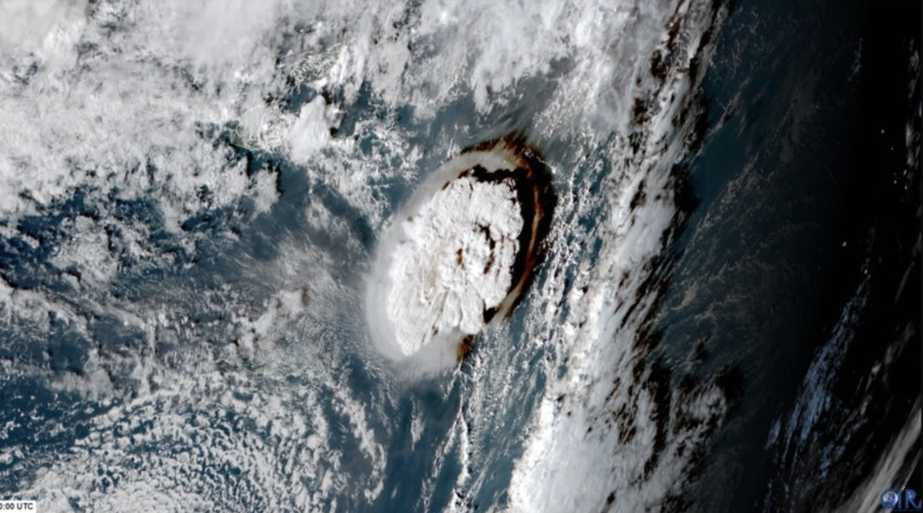 On January 15, 2022, a volcanic eruption in Tonga caused 'ionospheric perturbations'. Photo: NOAA/CSU/CIRA/JAXA/JMA