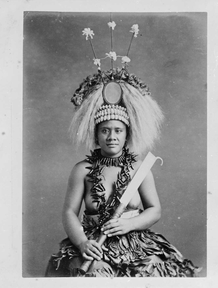 Samoan ceremonial dancer. Smith, Stephenson Percy, 1840-1922 :Maori and Polynesian photographs. Ref: PA1-q-223-38-1. Alexander Turnbull Library, Wellington