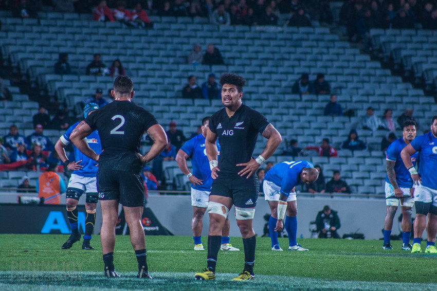 Ardie Savea takes a breather