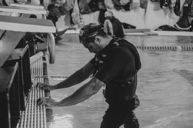 Los in the pool