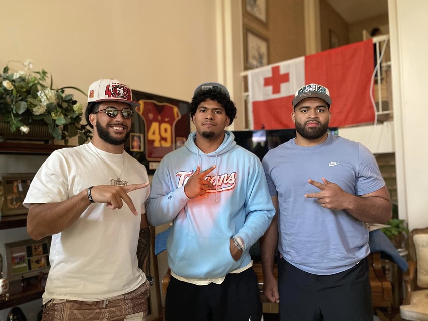 L-R 49ers Safety Talanoa Hufanga, Tuli Tuipulotu & his older brother Marlon who plays for the Philadelphia Eagles