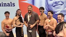 Jason Momoa arrives in to Auckland, NZ & is greeted with a pōwhiri