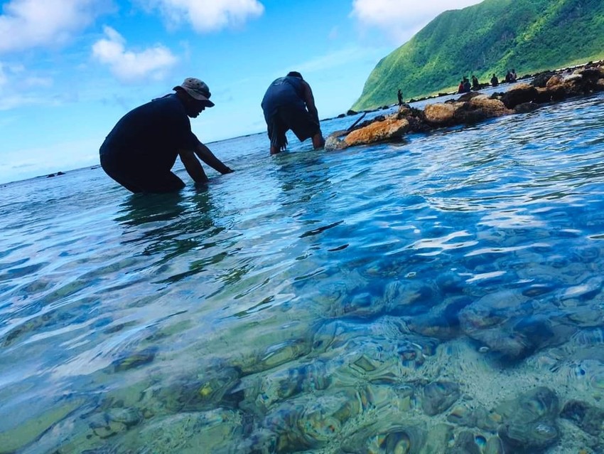 Olosega Villagers take advantage of the low tide. PC - Tafaleosina Tautala