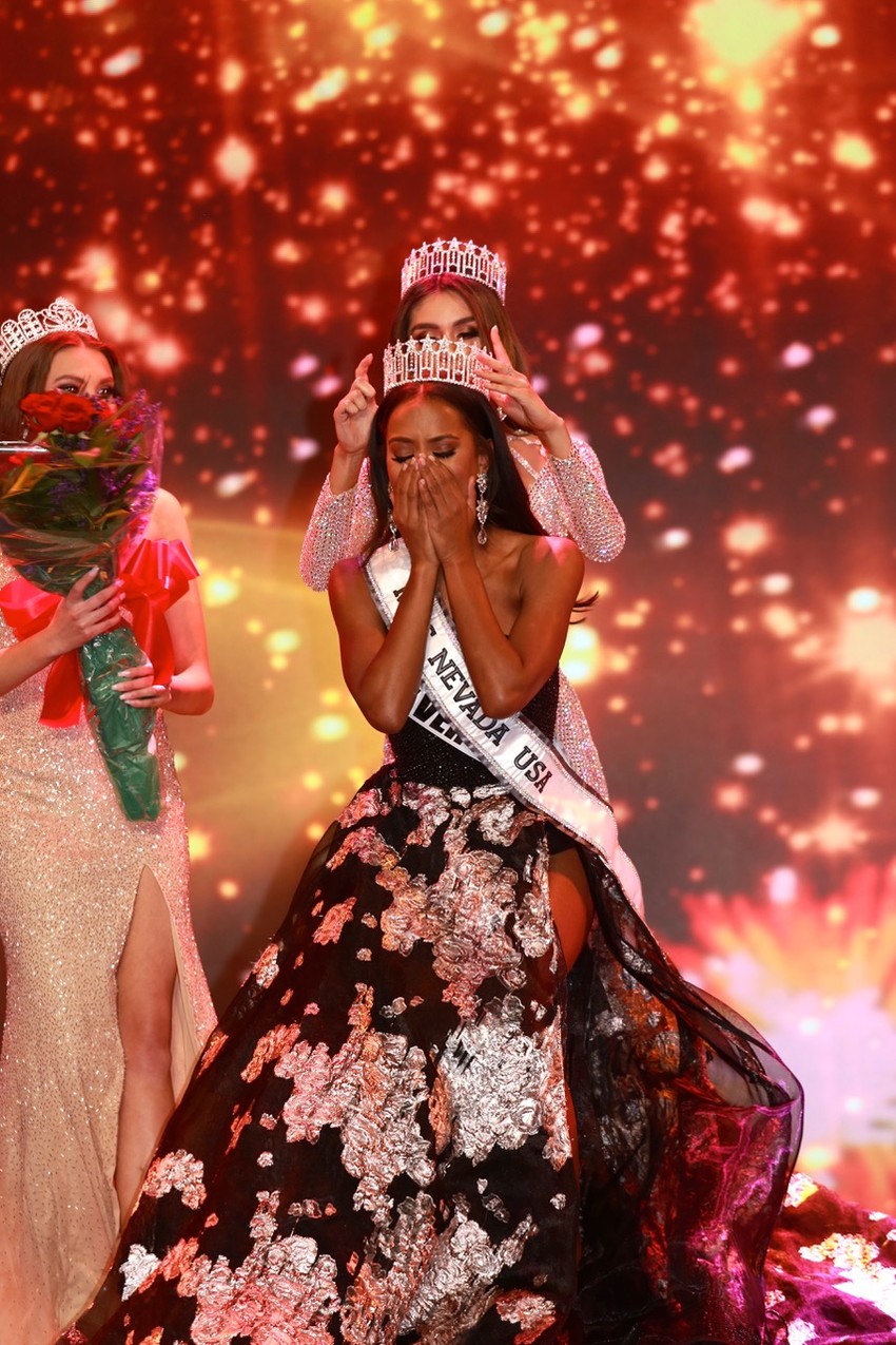 Tianna winning Miss Nevada USA