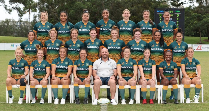 Liz Patu, 2nd row, far left with the 2022 Wallaroos squad