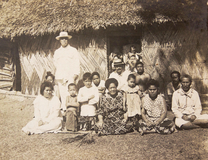 Safune group, July 1915. (Walther Laussen/Peter Loedel Collection per Dan Taulapapa McMullin)