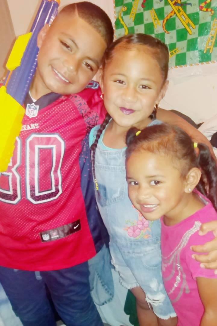 Sesalinas three children