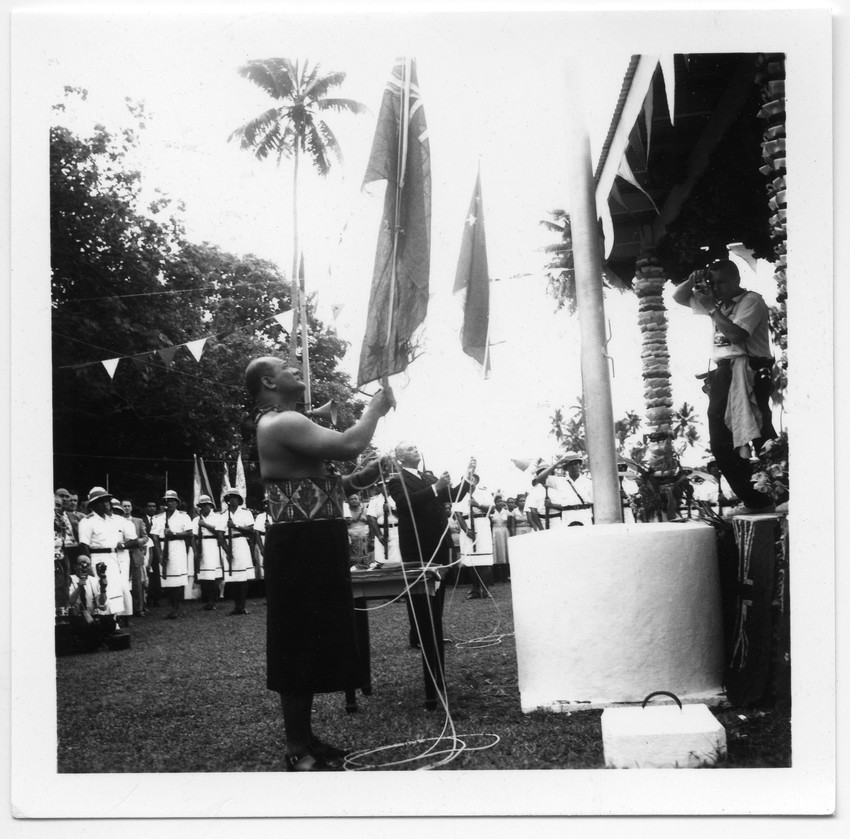Mataʻafa Faumuina Mulinuʻu II raises the flag on Samoa's first Independence Day in 1962