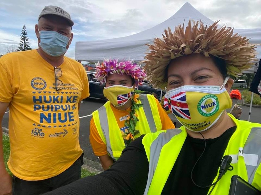 Sir Collin Tukuitonga with Niue community volunteers at Niue Community vaccination event in Māngere, Auckland Sept 2021
