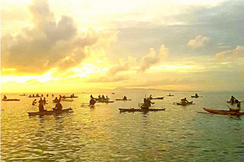 Fishing for Palolo Photo credit: Samoa Observer