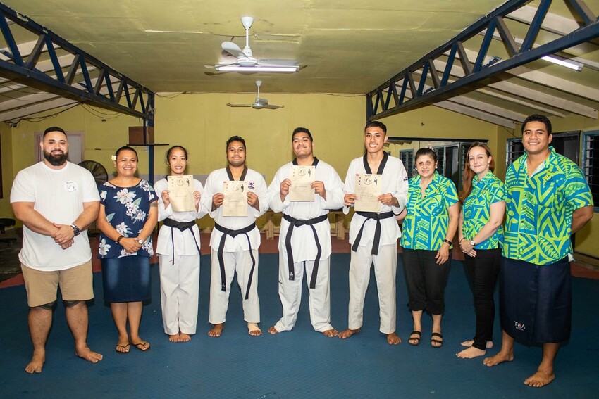 Far left - head coach Leuluaitumua Tapunuu Kaino Thomsen-Fuataga with four national team members Tovale Filipo (the only female in the national team), Oswald Tapelu, Ryan Eteuati & Irae Mose Simi + executive board members