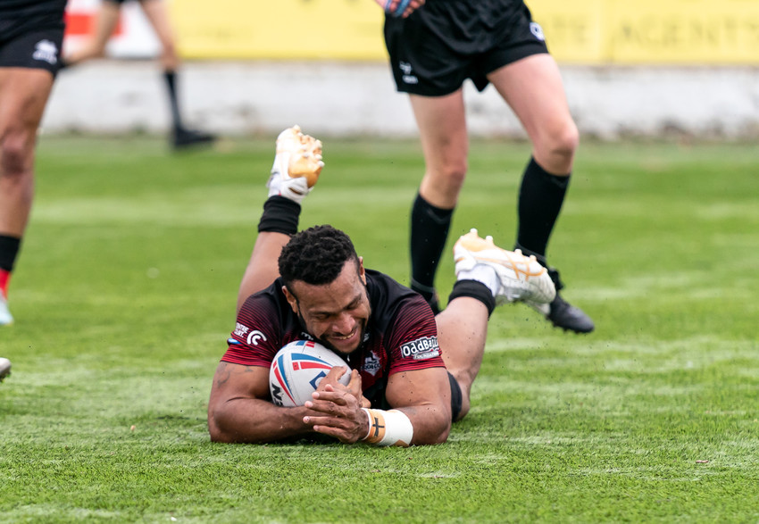 Picture from Prime Media. Emmanuel Waine scores for London. 