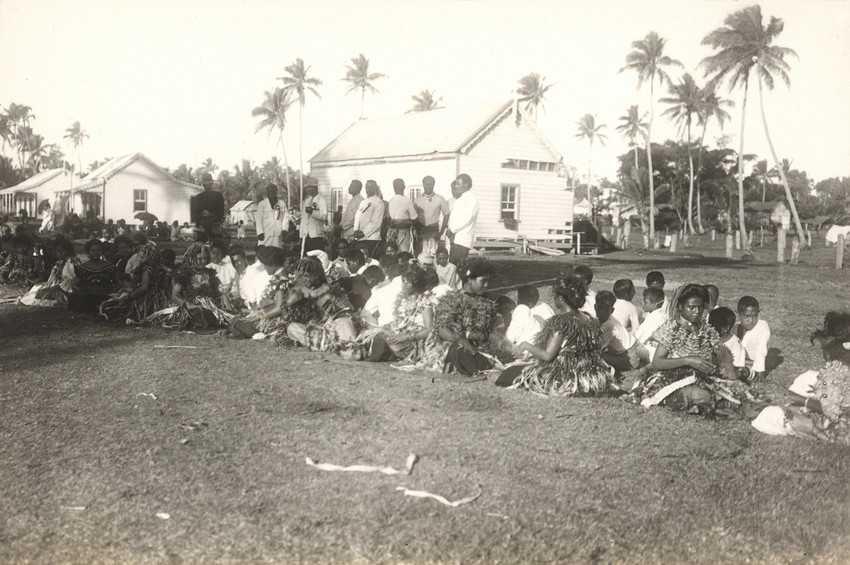 A women’s group at Ha’apai performing the Samoan Ma’ulu’ulu.