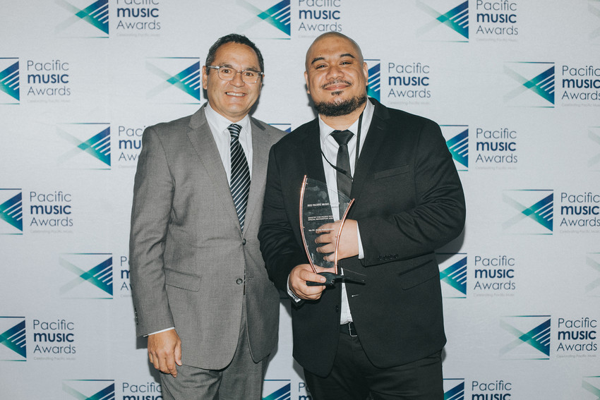 Niu FM – Pacific Media Network recognised with a Ministry for Pacific Peoples Special recognition award. Pictured here - CEO for Pacific Media Network Don Mann & Niu FM Programme Director Lui Vilisoni 