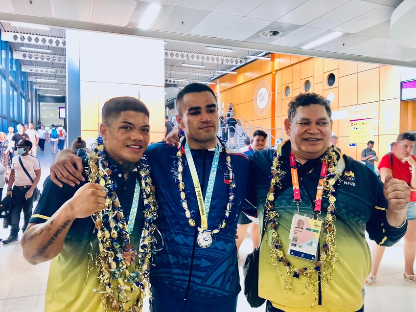 L-R Pasifika medallists Duken Williams wins Bronze for Niue, Ato Plodzicki-Faoagali wins Silver for Samoa and Team Niue's boxing coach legendary Tongan fight coach Lolo Heimuli. Photo credit: Lolo Heimuli