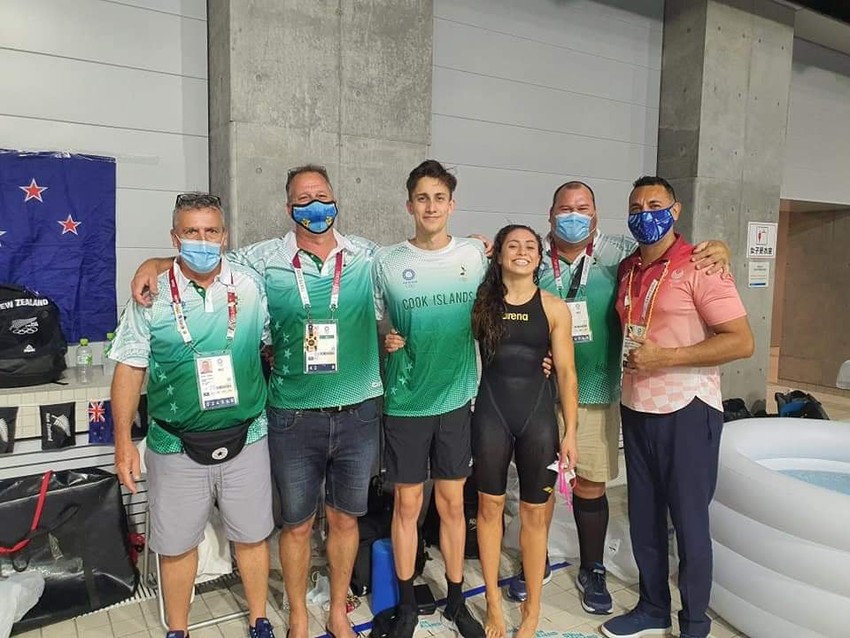 Wesley & Kirsten with their swimming & Team Cook Islands support team. Photo credit: Romani Katoa