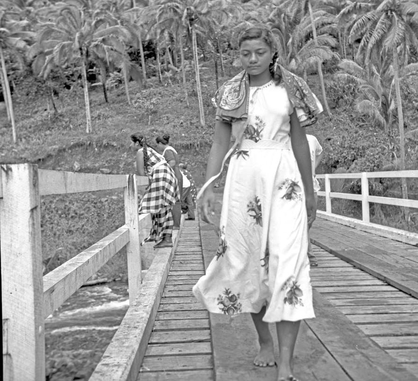 I'iga Olevia, I'iga Pisa's grand-daughter on a 1 day excursion with him and Jack Golson in Falefa