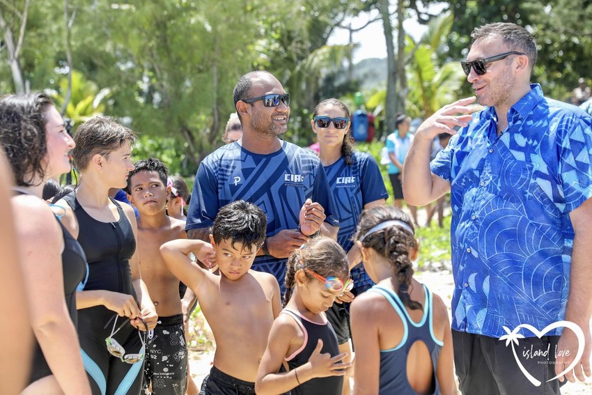 Ian with Kieran Chan and Cook Islands swimming Students. Photo Credit: Island Love Photography