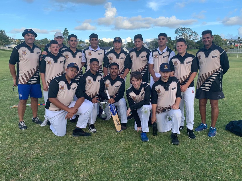 St Pauls 1st XI with cricket legends Murphy Su'a, Mark Greatbatch and Dipak Patel Photo credit: Serah Cowley-Lupo