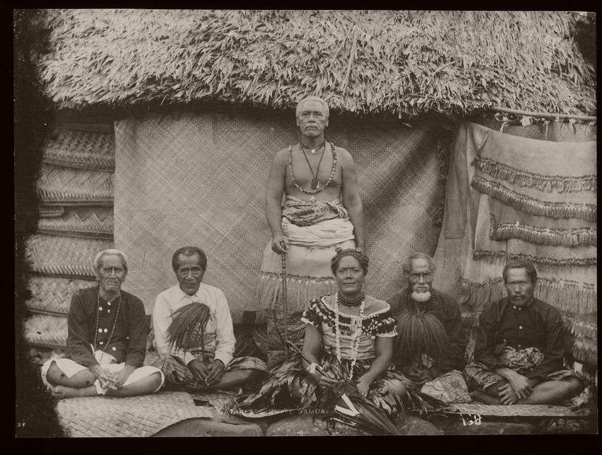 Mata’afa Iosefo Laiufi and court. Photo by Thomas Andrew