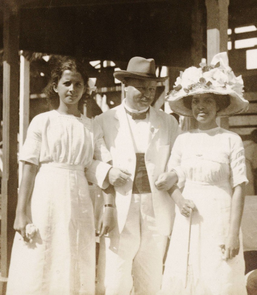 Miss Aggie Swann (later Aggie Grey), on left at a horse race meeting at Apia Park, then known as Solf Field, possibly at the event of 27 July 1912. She is photographed with Mr Gerhard Rohlfs, who was Secretary of the Apia Sports Club (which ran the r