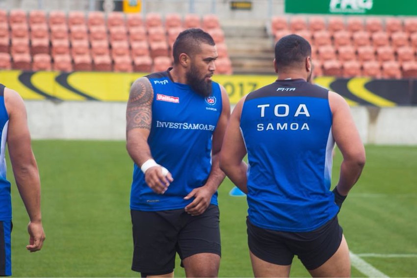 Frank warms up with the Toa Samoa squad at a training day during the Rugby League World Cup 2017