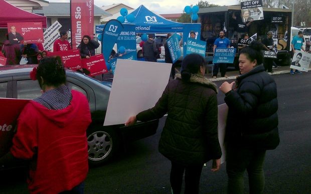 Political parties court the Pasifika vote at the Mangere markets during the 2014 election campaign. Photo: RNZ / Karen Mangnall