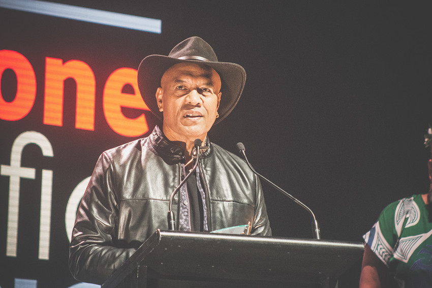 Opetaia Foa'i accepting his Outstanding achievement award