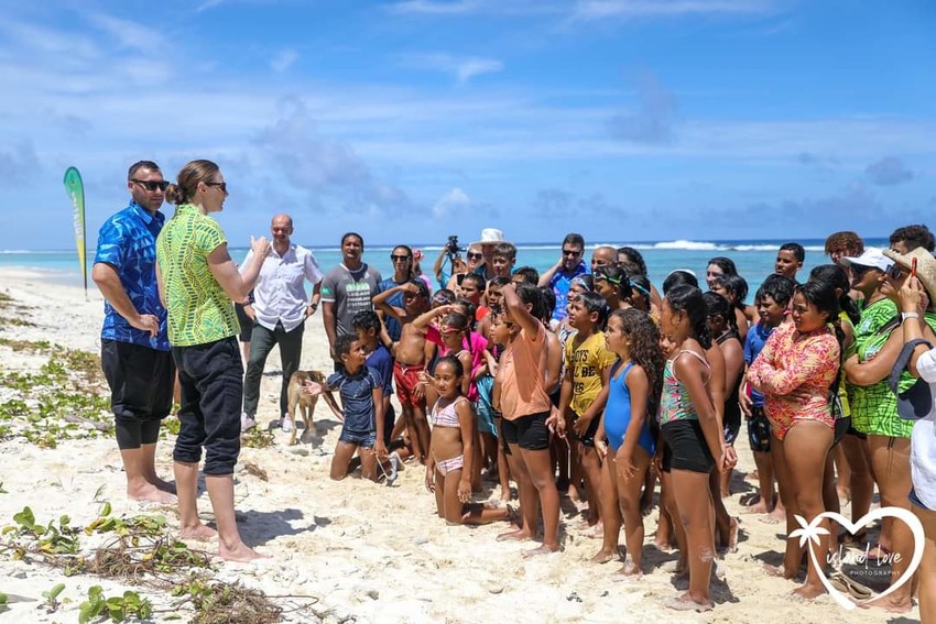 Ian, Cate, FINA execs and students from Apii Nikao Maori School Photo Credit: Island Love Photography