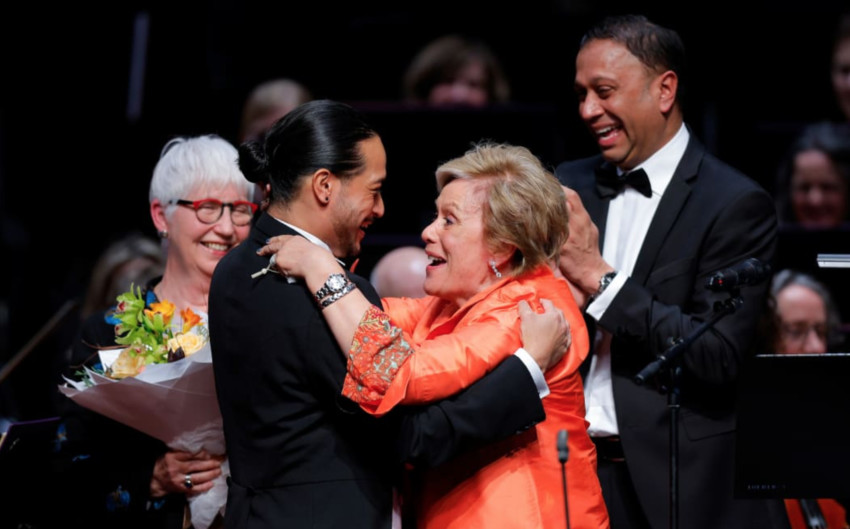 Dame Kiri Te Kanawa congratulates Filipe Manu, winner of the Lexus Song Quest 2022 Photo credit: Hagen Hopkins for RNZ