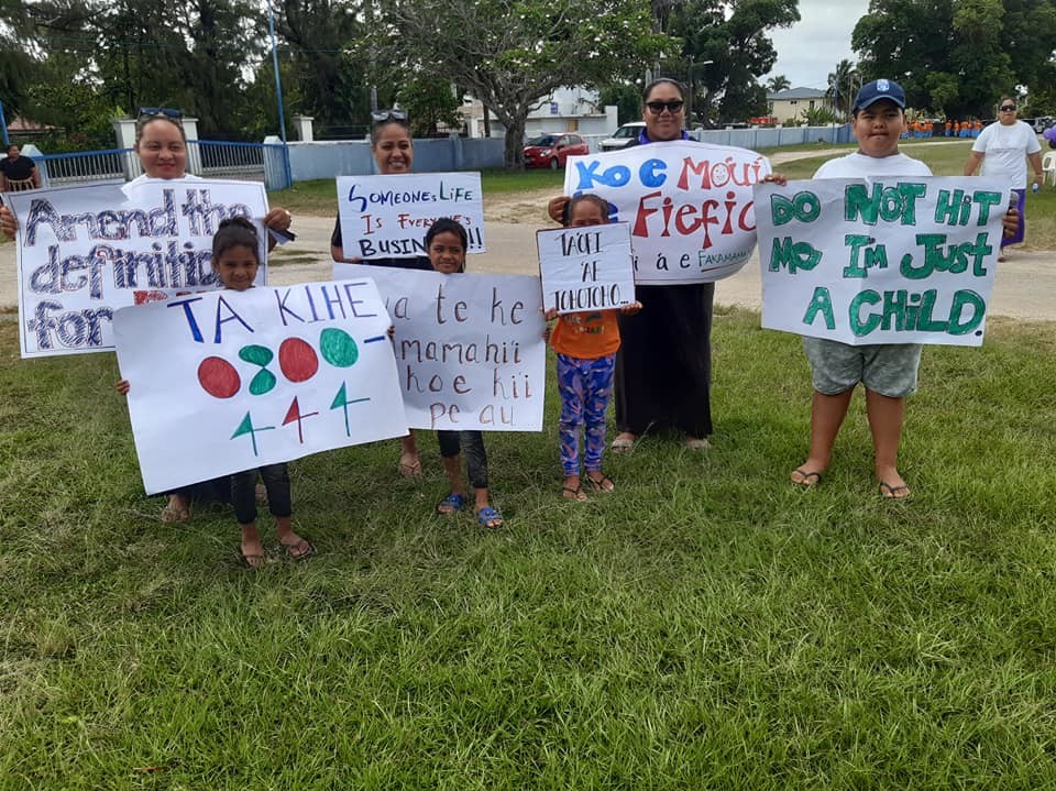 WOMEN OF THE ISLANDS 'OFAKILEVUKA GUTTENBEILLIKILIKI —