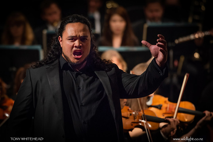 Samson performing in the NZ Aria in 2017