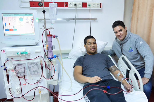 Dan with Tongan player Sione Vaiomounga in Romania where he was able to help Sione through the PRPW to get Emergency Kidney surgery