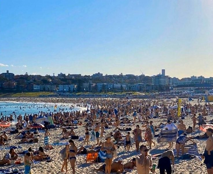 Federal and state politicians have criticised the actions of thousands of people who flooded Sydney beaches on Friday, despite clear advice to practice social distancing whenever possible.