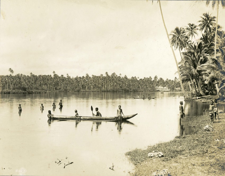 Safune Lake and children circa 1912. (Walther Laussen/Peter Loedel Collection).