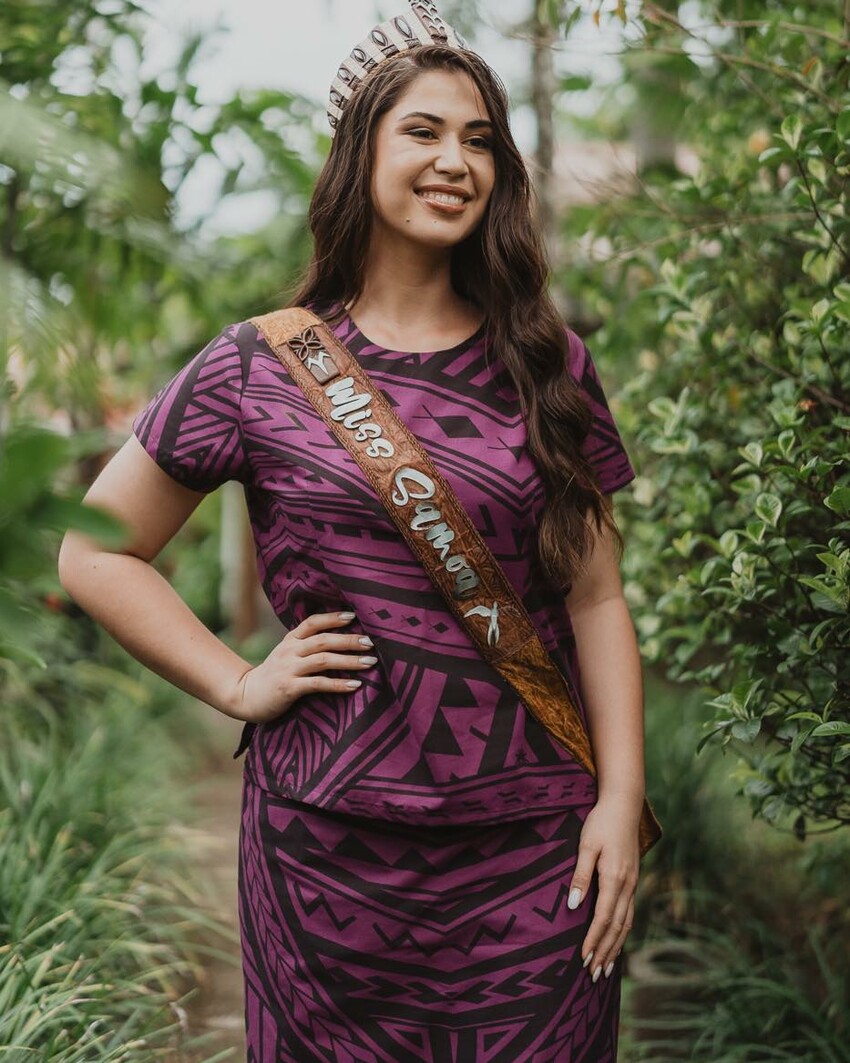 Current Reigning Miss Samoa Litara Ieremia-Allan dressed in Eveni