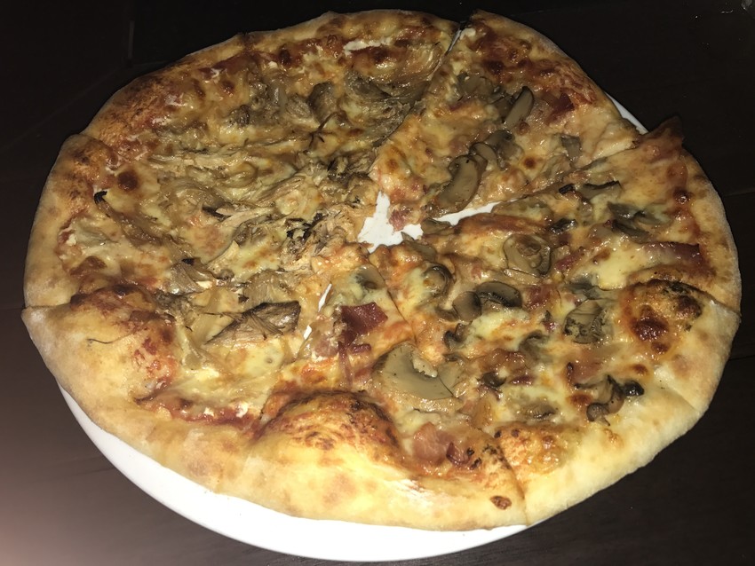 Pizza at Little Italys
